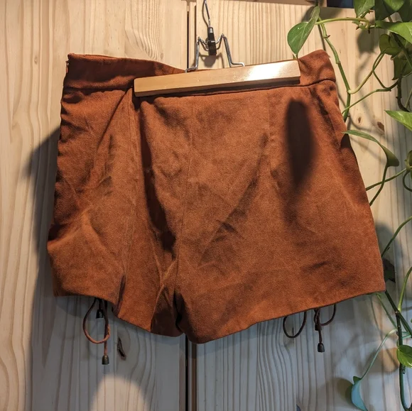 Lace-up faux suede shorts - Picture 2 of 5